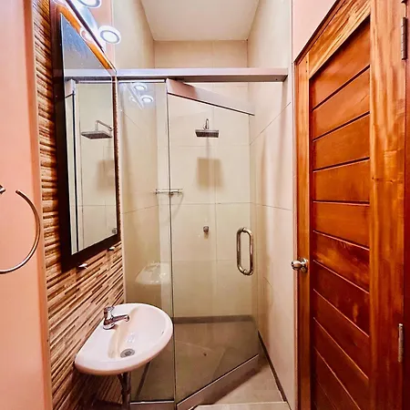 Habitacion Centrica En Iquitos - Casa Alemi 5 Exterior photo